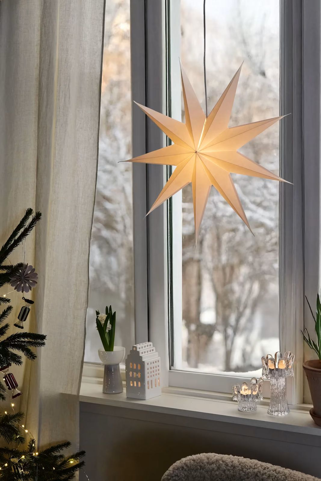 Scandi Window Sill Display with an Illuminated Paper Star Lantern Scandi Window Sill Display with an Illuminated Paper Star Lantern — Cozy Christmas Decor