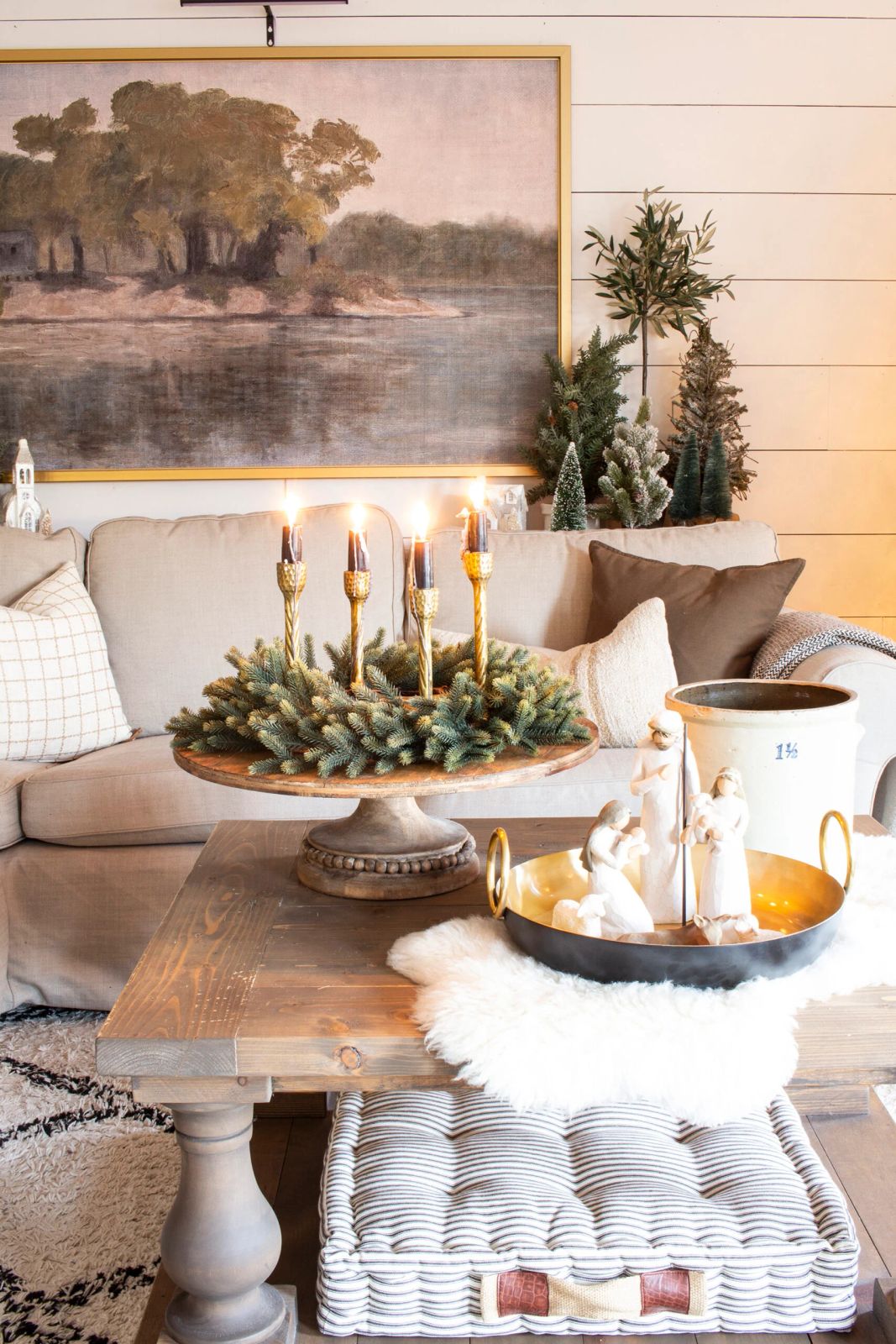 Traditional Rustic Centerpiece with Nativity Figures Traditional Rustic Centerpiece with Nativity Figures — Christmas Coffee Table Decor