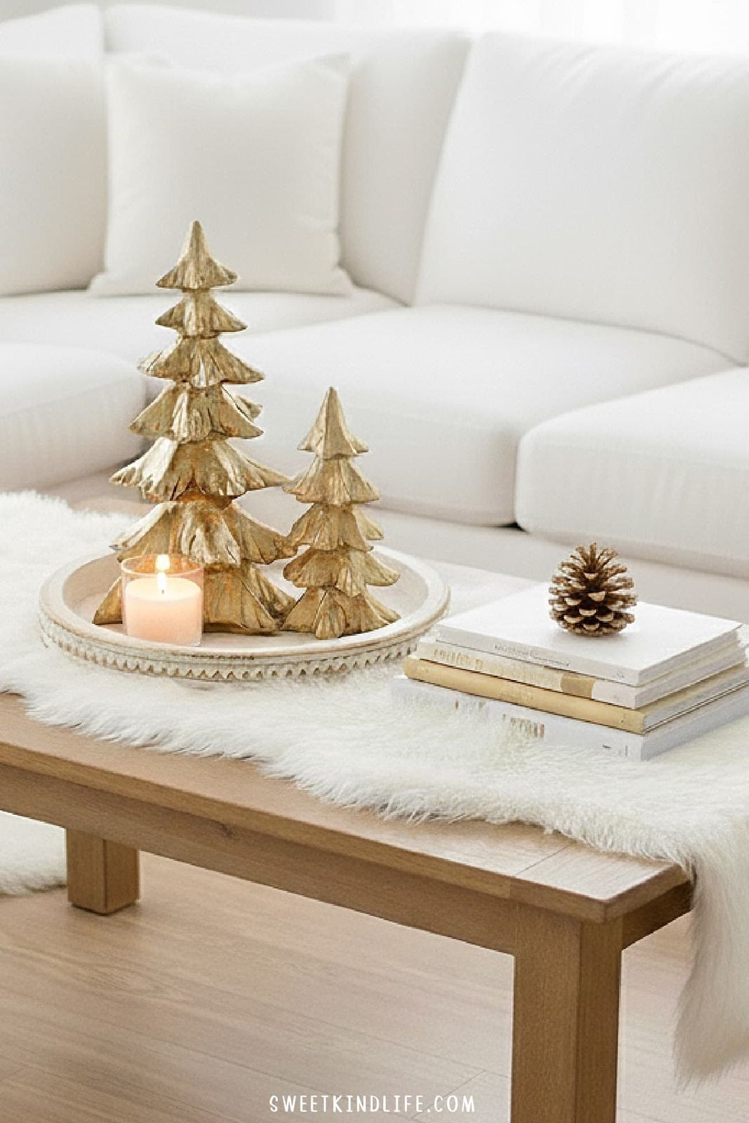 Modern Coffee Table with Gold Trees and Faux Fur Runner Modern Coffee Table with Gold Trees and Faux Fur Runner — Christmas Coffee Table Decor