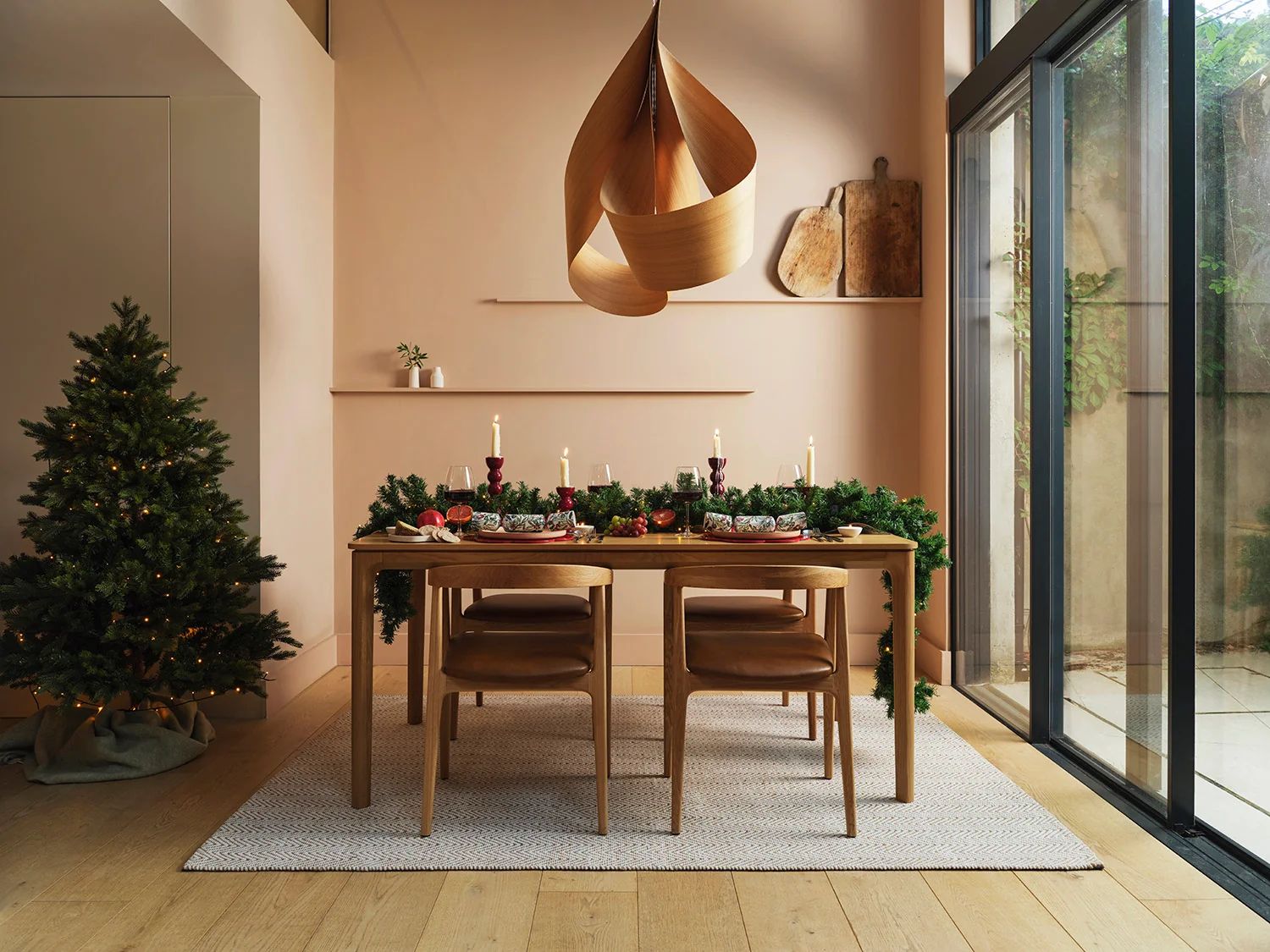 Modern Minimalist Dining Room with Festive Greenery — Christmas Dining Room Decor