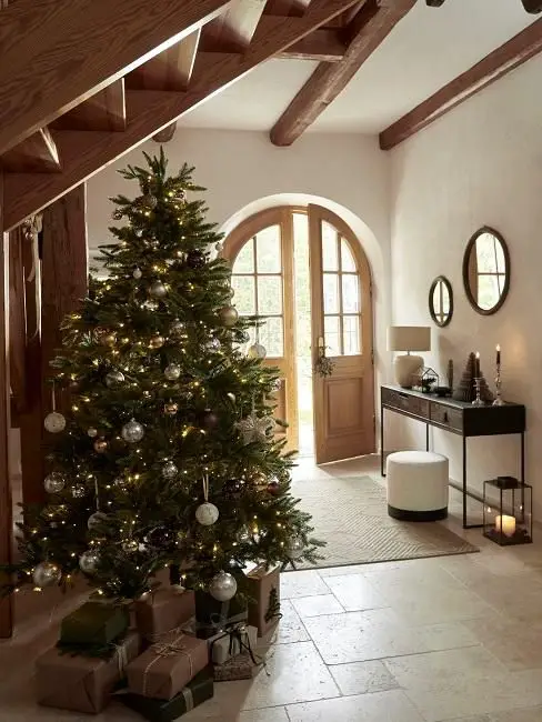 Rustic Hallway with Festive Christmas Tree — Christmas Apartment Decor