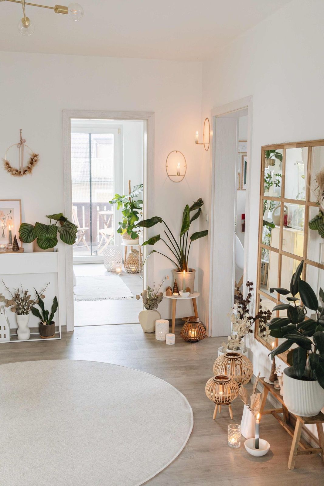 Airy Hygge and Scandi Living Room with Abundant Greenery Airy Hygge and Scandi Living Room with Abundant Greenery — Hygge Home Decor